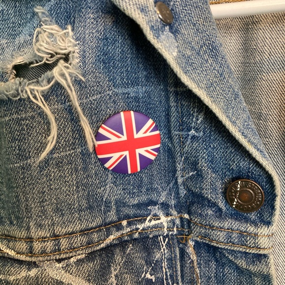 Levi’s Distressed Denim Vest - Picture 3 of 8